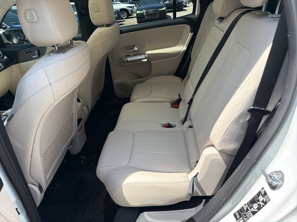 Used 2021 Mercedes-Benz GLB 250 w/ Premium Package image 20