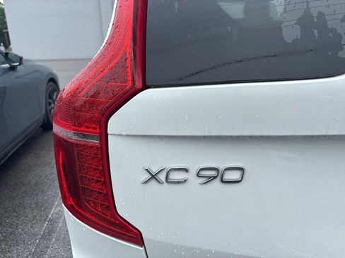 Used 2017 Volvo XC90 T6 Momentum w/ Vision Package AWD/4WD image 8