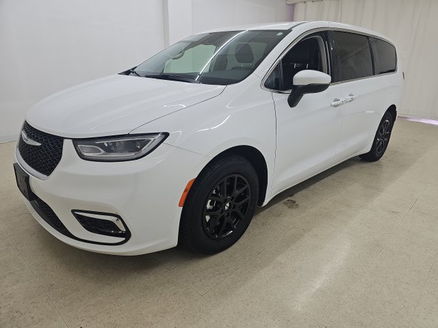 Used 2023 Chrysler Pacifica Touring-L FWD image 29