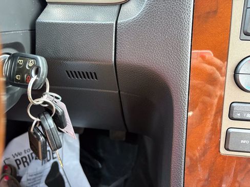 Used 2012 Lincoln Navigator 2WD image 35