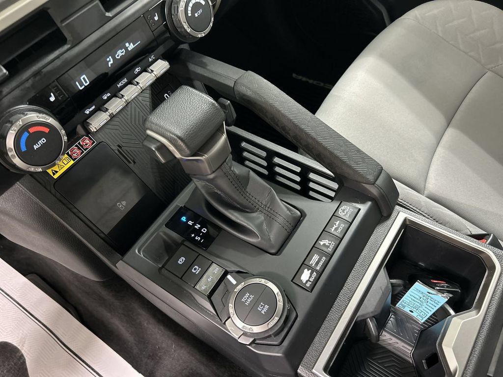 Used 2024 Toyota Tacoma SR5 AWD/4WD image 18