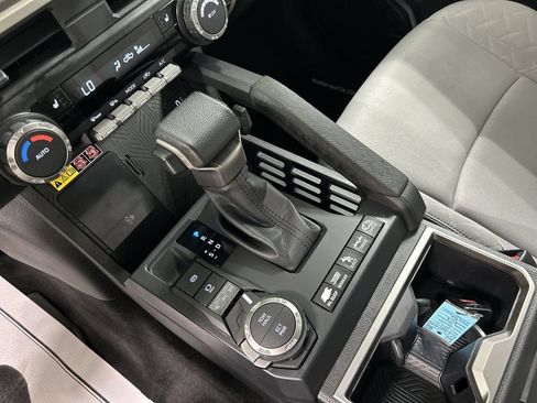 Used 2024 Toyota Tacoma SR5 AWD/4WD image 18