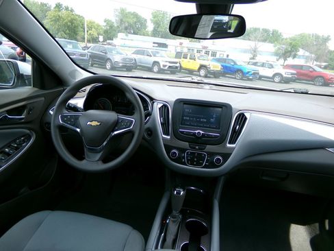 Used 2018 Chevrolet Malibu Hybrid FWD image 27