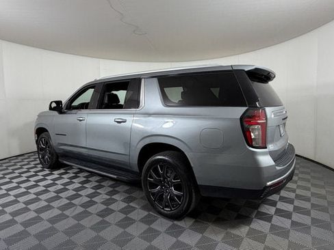 Used 2024 Chevrolet Suburban LT w/ Luxury Package RWD image 3