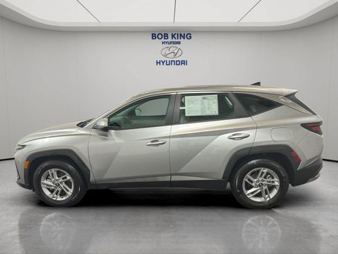 Certified 2025 Hyundai Tucson SE FWD image 2