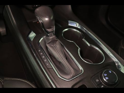 Used 2022 Chevrolet Traverse LT image 28