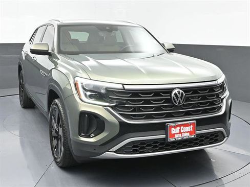 Used 2026 Volkswagen Atlas Cross Sport SE image 3