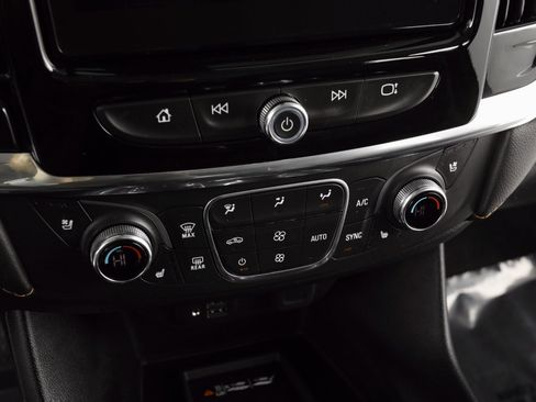 Used 2020 Chevrolet Traverse Premier image 16