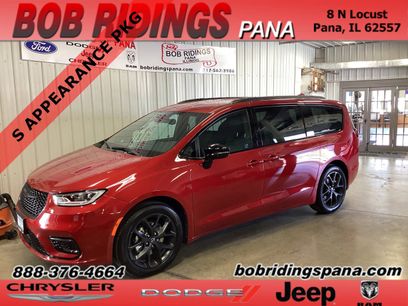 New 2026 Chrysler Pacifica Select