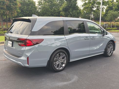 Certified 2025 Honda Odyssey Touring image 9