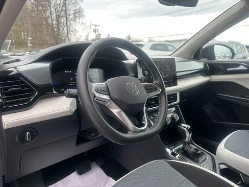 Used 2025 Volkswagen Taos S image 6