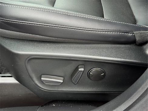 Used 2022 Ford Escape Titanium image 20