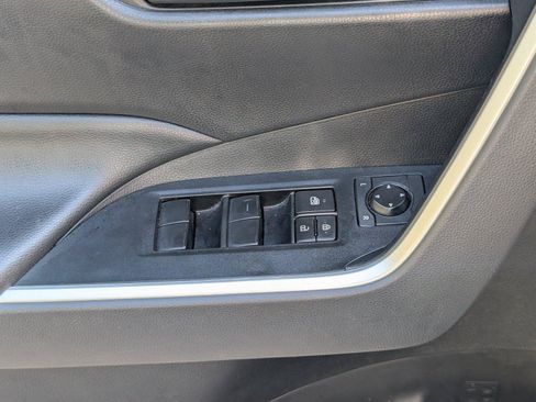Used 2019 Toyota RAV4 LE FWD image 19