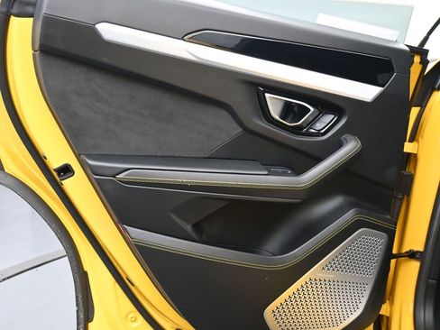 Used 2019 Lamborghini Urus image 20