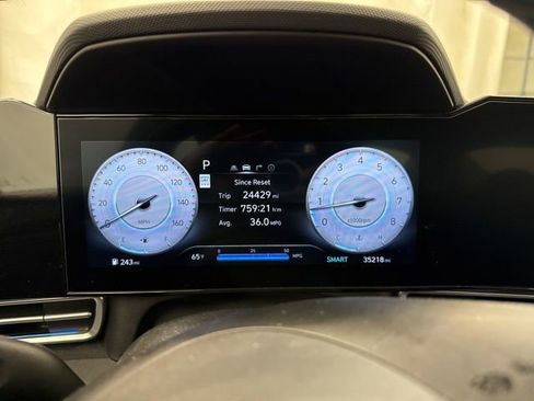 Used 2025 Hyundai Elantra SEL FWD image 21