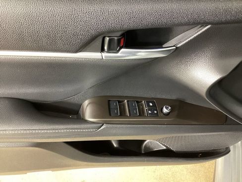 Used 2022 Toyota Camry XSE FWD image 13