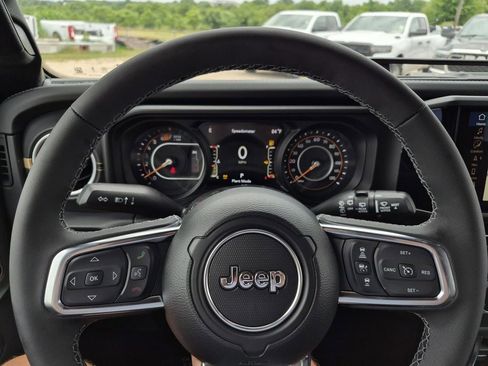 New 2026 Jeep Wrangler Unlimited Sahara AWD/4WD image 19