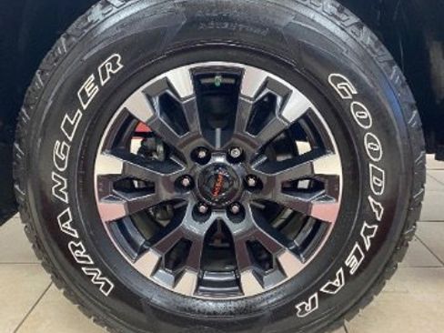 Used 2021 Nissan Titan PRO-4X w/ Pro-4x Convenience Package image 34