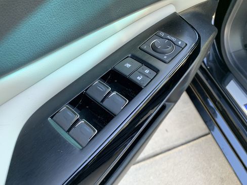 Certified 2025 Lexus ES 300h w/ Luxury Package image 15