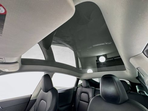 Used 2025 Tesla Model Y Long Range image 16