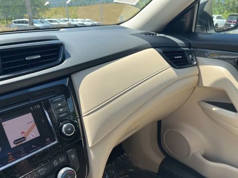 Used 2018 Nissan Rogue SV w/ Sun & Sound Touring Package FWD image 29