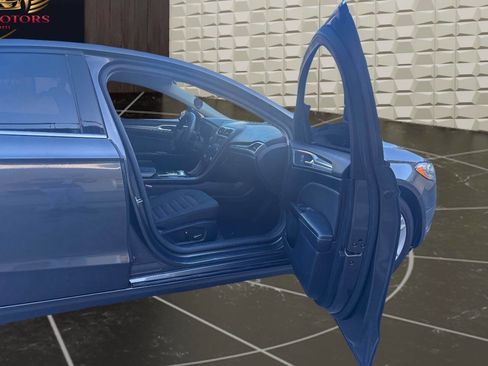 Used 2018 Ford Fusion SE image 12