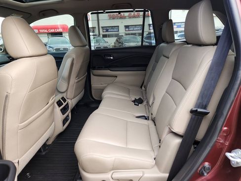 Used 2021 Honda Pilot Touring image 12