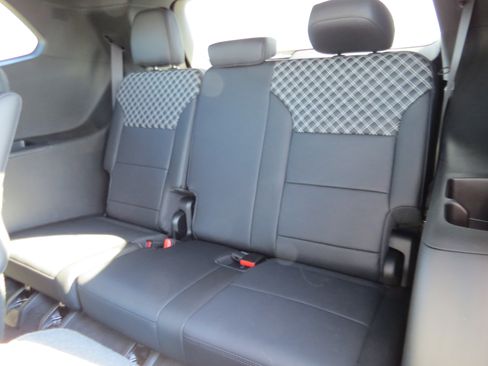 Used 2025 GMC Acadia Denali w/ Super Cruise Package image 10