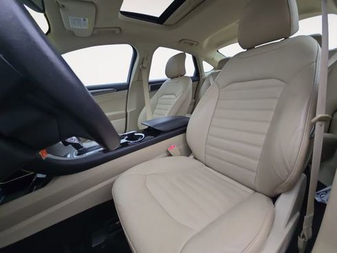 Used 2016 Ford Fusion SE w/ Equipment Group 202A image 9