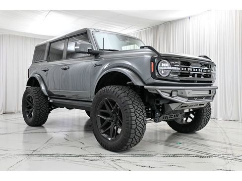 Used 2024 Ford Bronco Outer Banks AWD/4WD image 2