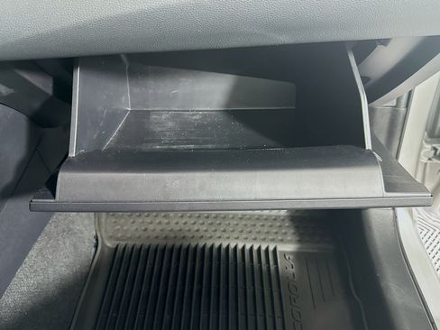 Certified 2025 Toyota Corolla LE FWD image 31