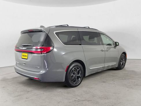 Used 2022 Chrysler Pacifica Limited image 5