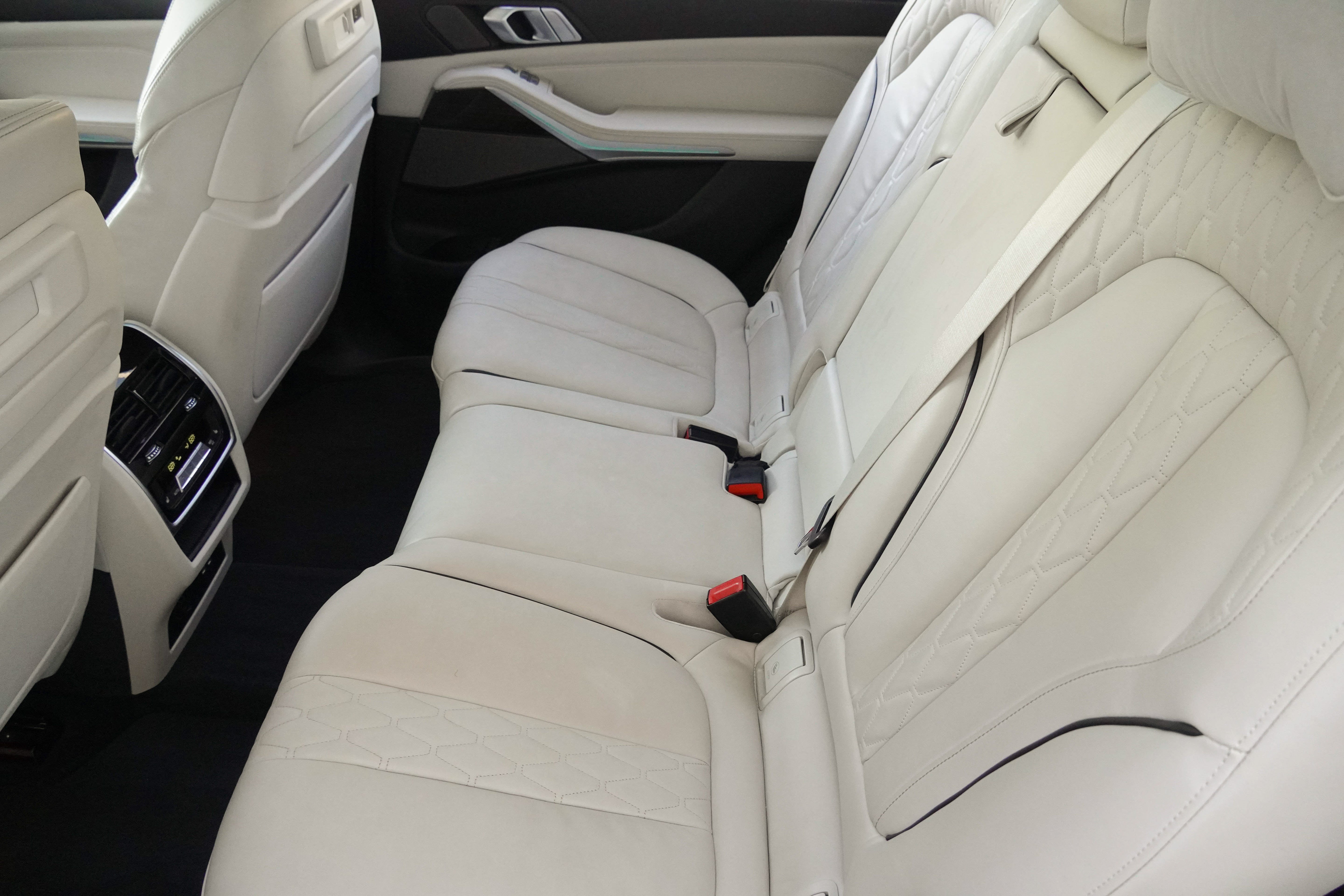 Used 2020 BMW X7 xDrive40i w/ Premium Package AWD/4WD image 39