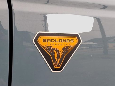 Used 2022 Ford Bronco Badlands w/ Sasquatch Package image 8