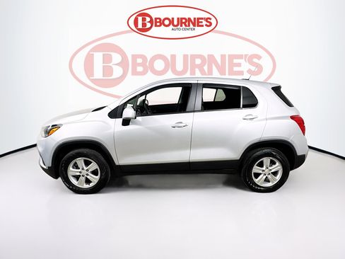 Used 2022 Chevrolet Trax LS w/ Tint and Cruise Package image 6