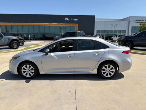 Used 2024 Toyota Corolla LE FWD image 2