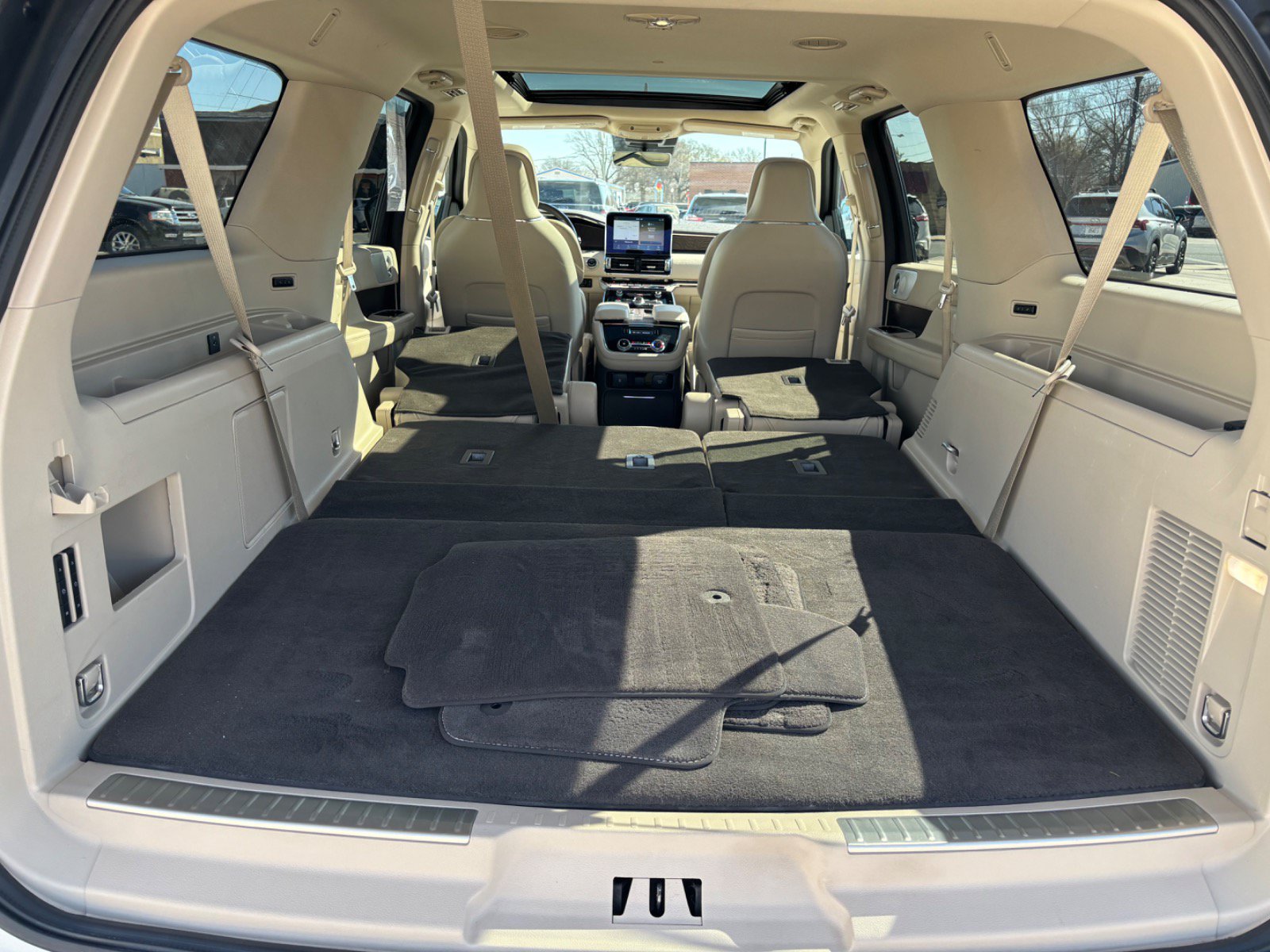 Used 2020 Lincoln Navigator L Reserve w/ Luxury Package AWD/4WD image 8
