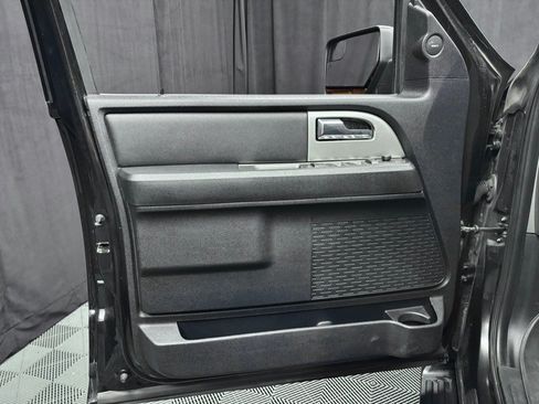 Used 2015 Ford Expedition XLT w/ Equipment Group 202A AWD/4WD image 22