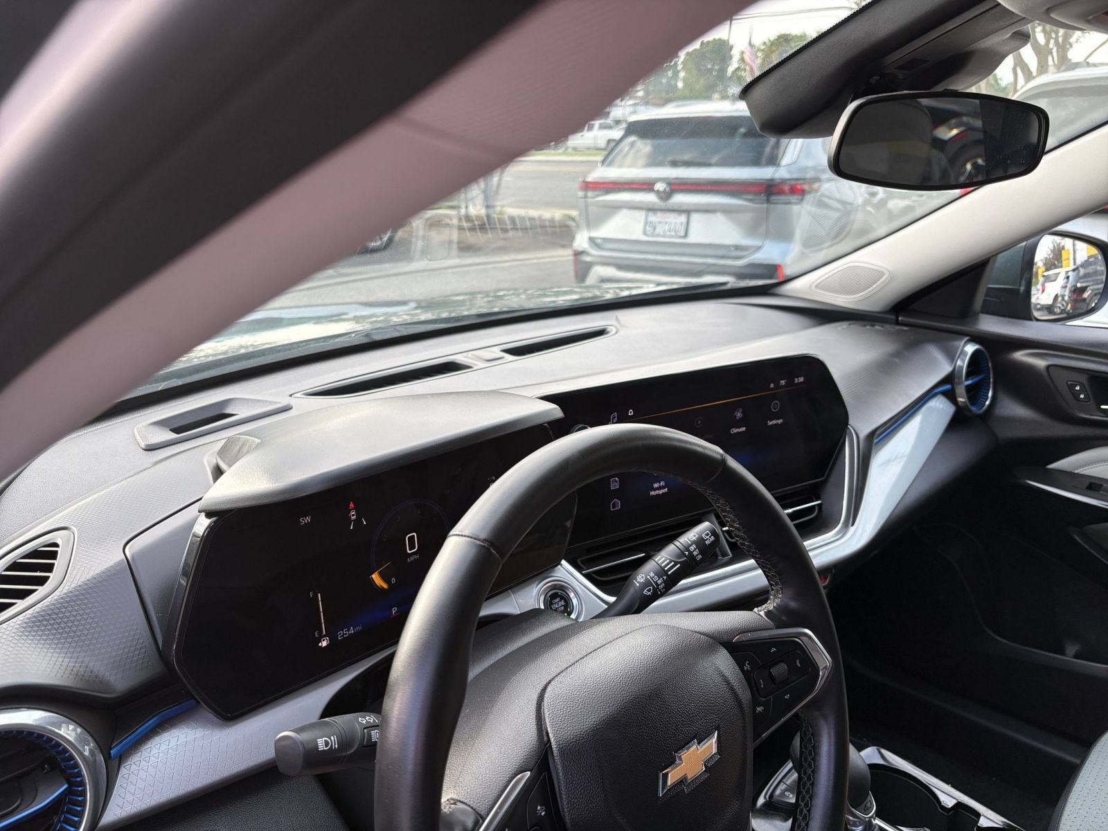 Used 2025 Chevrolet Trax LT w/ LT Convenience Package FWD image 34