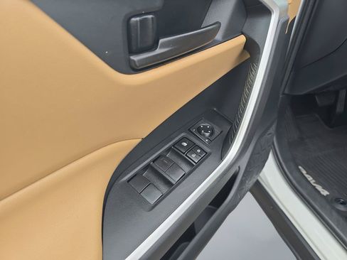 Used 2020 Toyota RAV4 LE w/ All Weather Liner Package FWD image 23