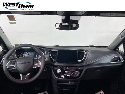 Used 2026 Chrysler Pacifica Select AWD/4WD image 16
