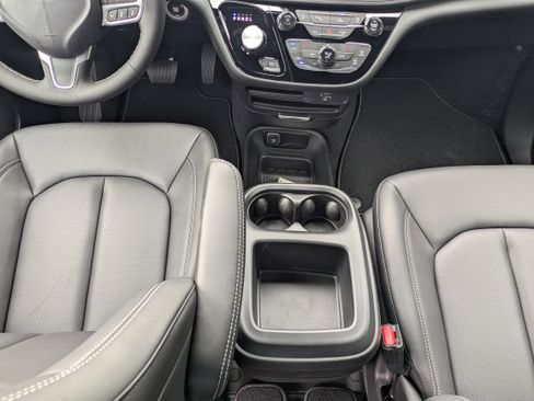 New 2026 Chrysler Pacifica Select FWD image 18