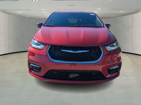 New 2026 Chrysler Pacifica Select image 2