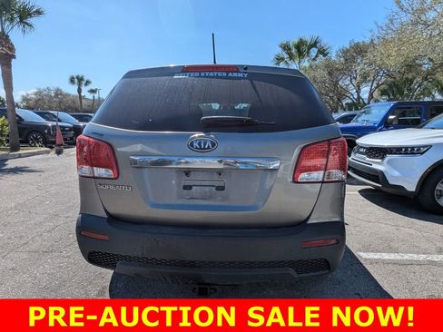 Used 2011 Kia Sorento LX image 12