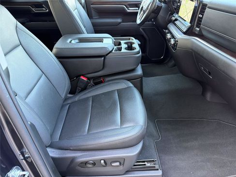 Used 2025 GMC Sierra 1500 SLT AWD/4WD image 12