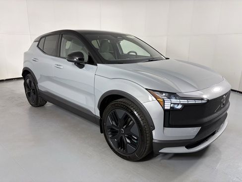 New 2026 Volvo EX30 Cross Country Ultra image 2