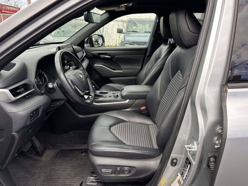 Used 2023 Toyota Highlander XSE AWD/4WD image 12