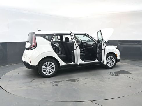 Used 2024 Kia Soul LX image 26