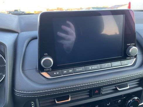 Used 2023 Nissan Rogue S image 18