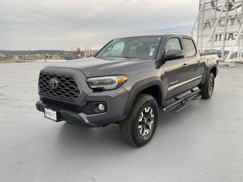 Used 2023 Toyota Tacoma TRD Off-Road AWD/4WD image 4